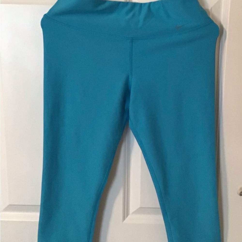 Nike Dri~Fit Aqua BLUE Capri legging